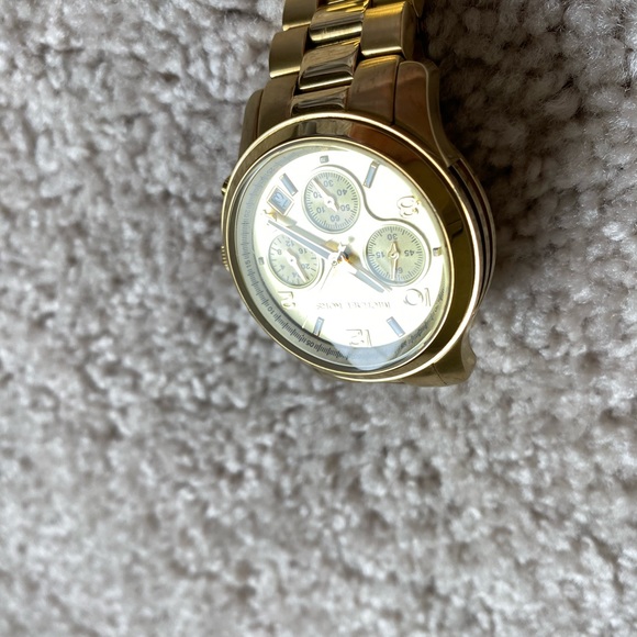 MIchael Kors Gold Chronograph Women’s Watch - Picture 4 of 6